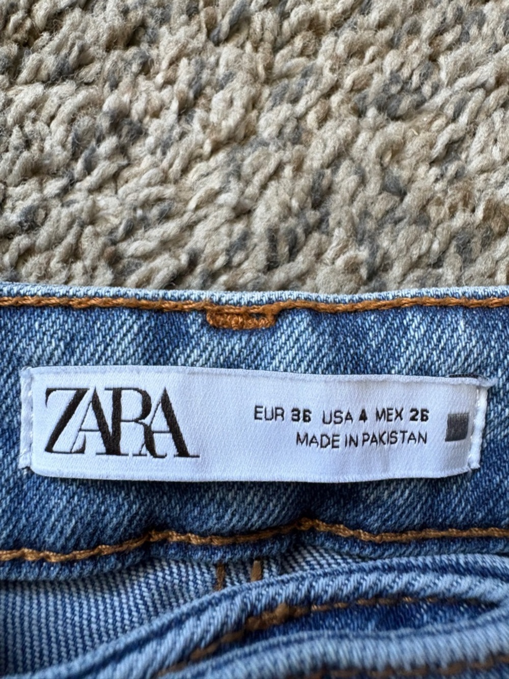 ZARA Light Blue Denim Jeans with Contrast Stitching Sz 4